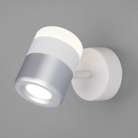 Настенный светильник с регулировкой направления света Eurosvet Oskar 20165/1 LED белый/серебро (a045465)