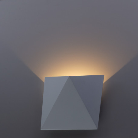 Настенный светодиодный светильник Arte Lamp Busta A1609AP-1WH, LED 9W 3000K 630lm CRI≥80
